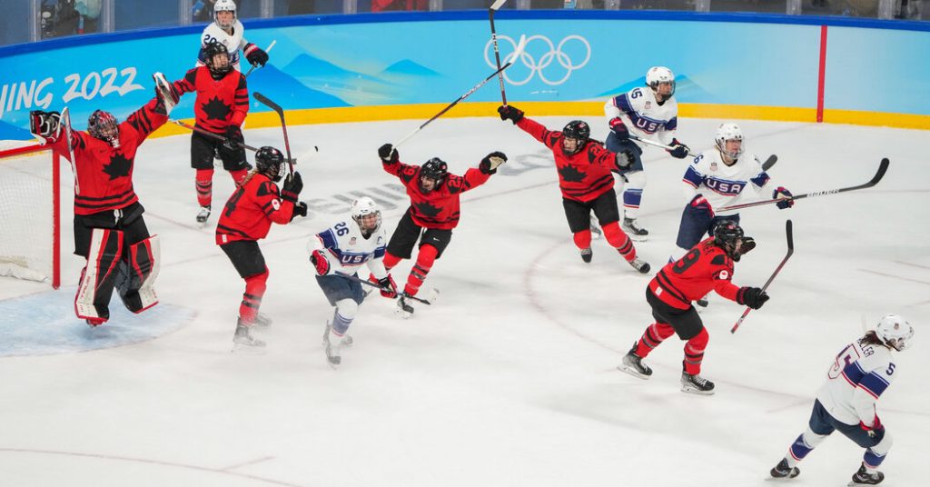Canadá vence a Estados Unidos, 3-2, para ganar el oro en hockey femenino
