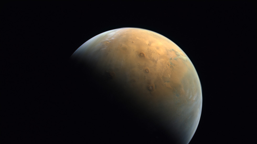 El orbitador Unión Europea-Rusia toma una fotografía de la superficie de Marte grabada por remolinos de polvo - RT Mundo