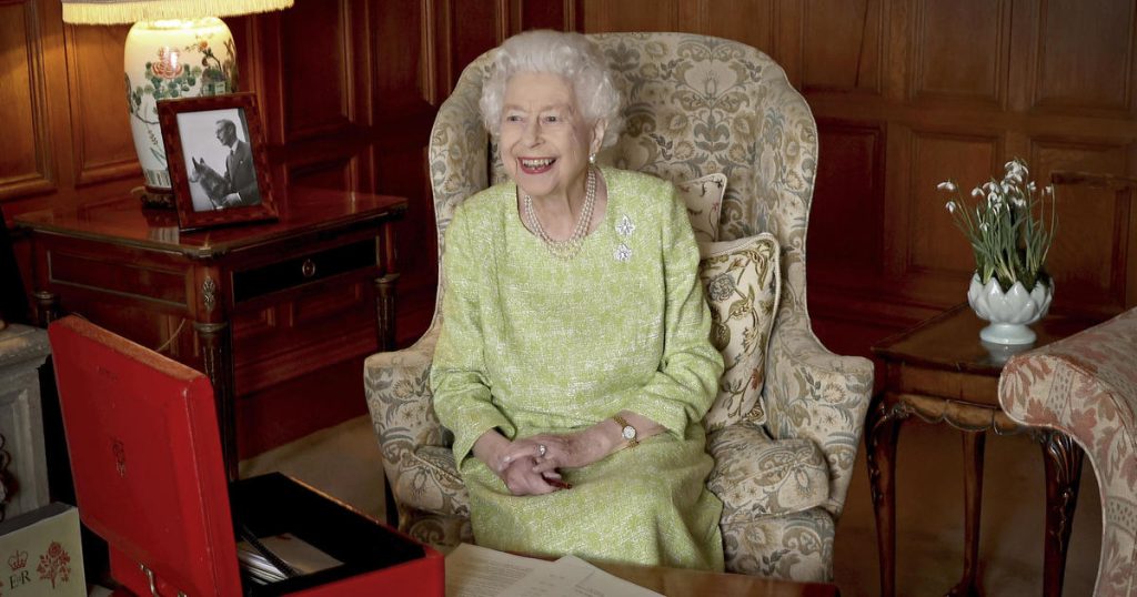 La reina Isabel II ha dado positivo por COVID-19 y está experimentando síntomas leves