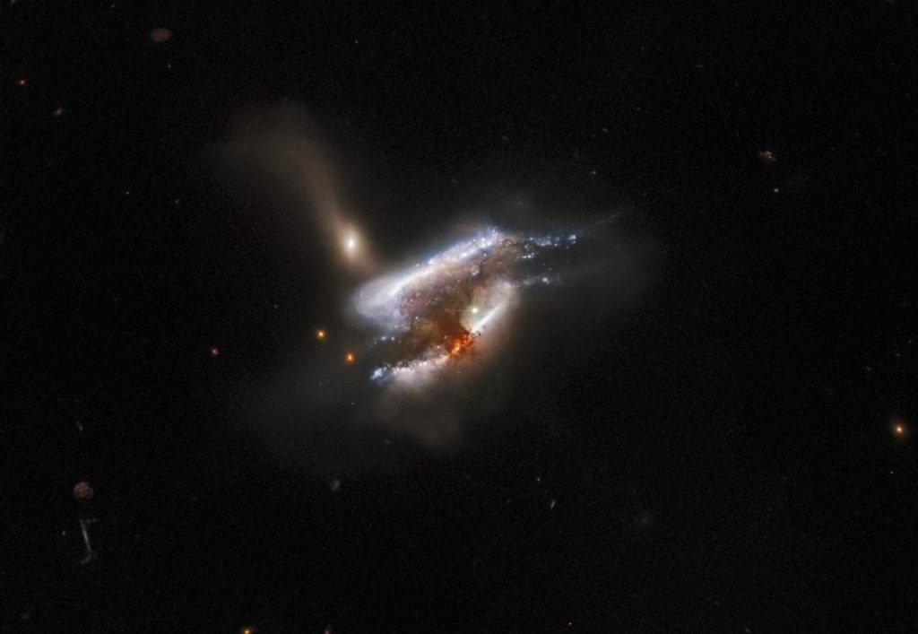 Tres galaxias se destrozan entre sí en esta impresionante nueva imagen del Telescopio Hubble