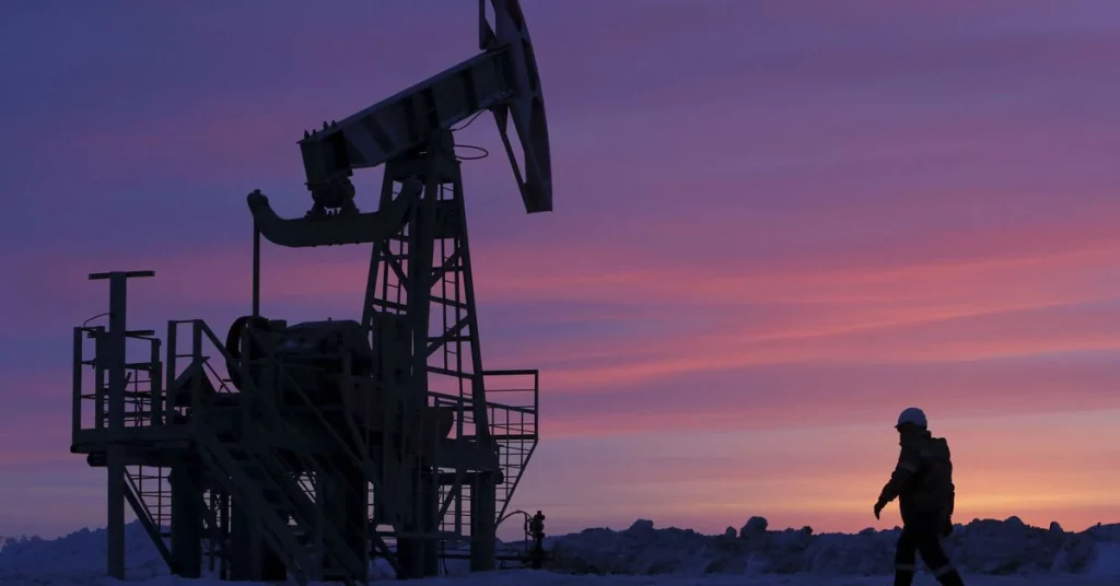 El petróleo cae a $ 125 mientras los inversores sopesan la prohibición de importación de EE. UU.