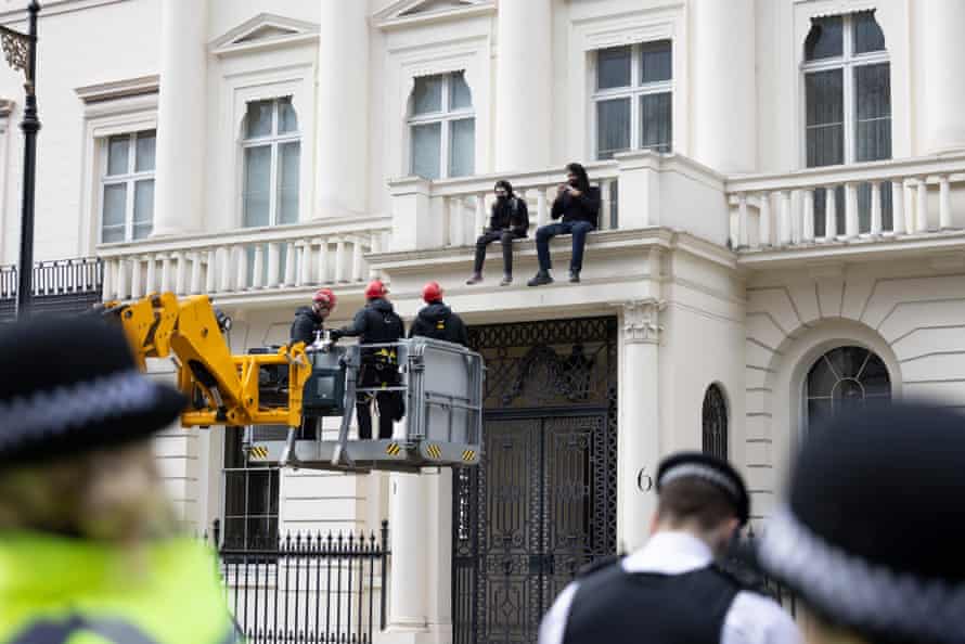 Los manifestantes tomaron recientemente la mansión de £ 25 millones de Oleg Deripaska.