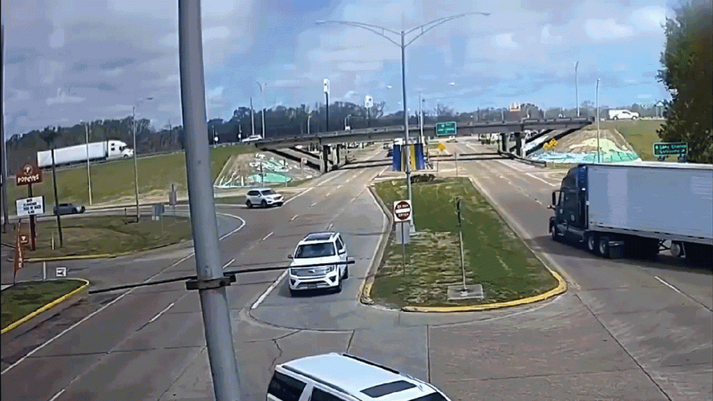 Camión con remolque se precipita por el puente I-10 en Luisiana