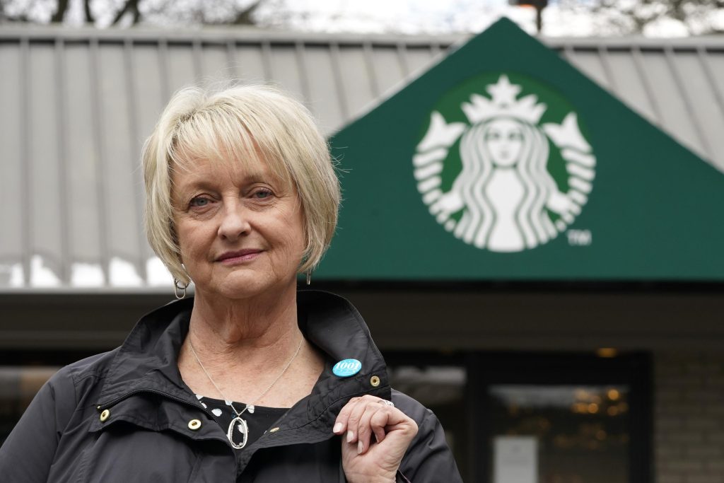 El opositor laborista Schultz regresa a medida que crece el esfuerzo de Starbucks