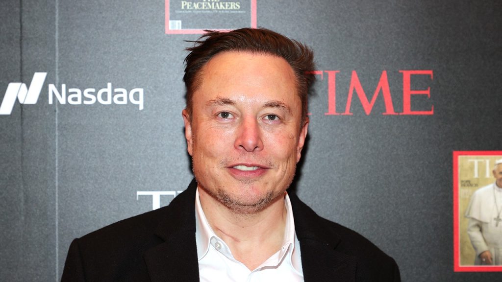 Elon Musk dice que Starlink no prohibirá los medios estatales rusos en Ucrania: "Lamento ser absolutamente libre de expresión"
