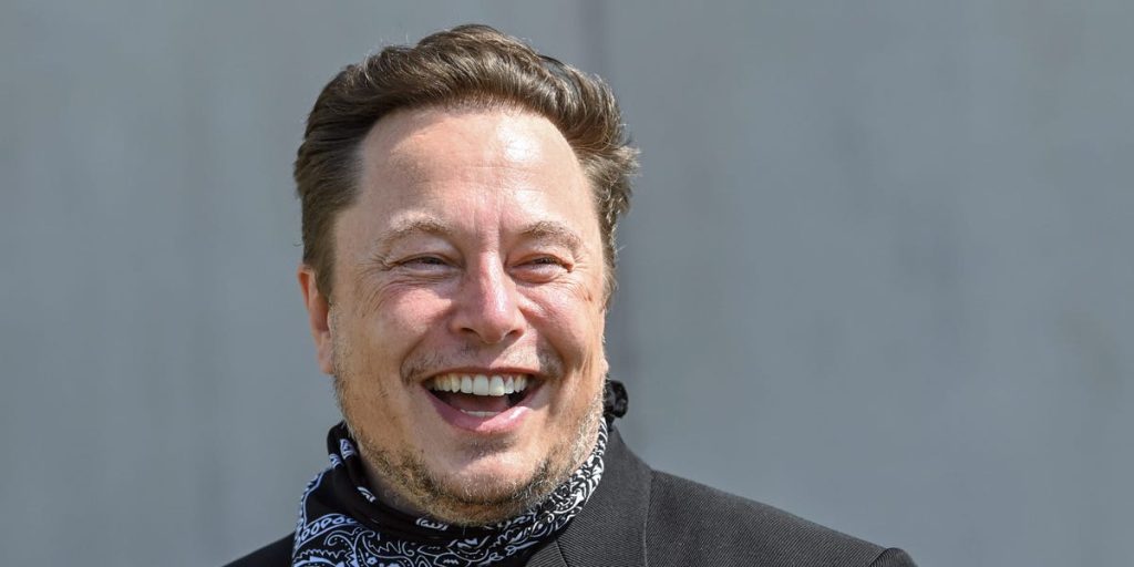Elon Musk dice que irá a un área de alta radiación y comerá "alimentos cultivados localmente en la televisión"