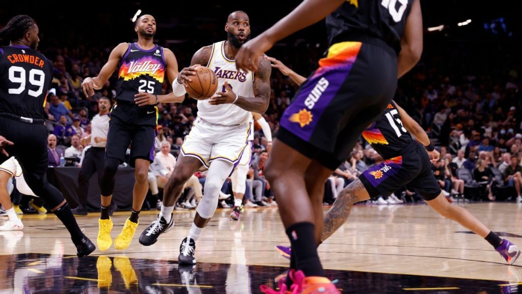 LeBron James de los Lakers se convierte en el primer jugador en la historia de la NBA en alcanzar los 10.000 puntos, rebotes y asistencias