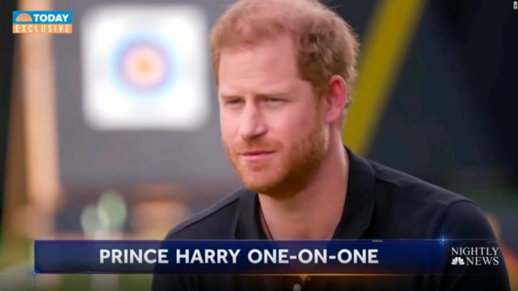 El príncipe Harry dice que quiere asegurarse de que la reina esté protegida