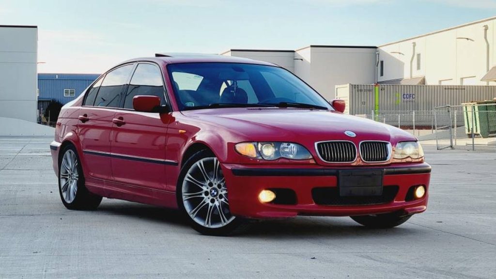 A $8,500, ¿podría ser un buen negocio este título 04 BMW 330i reconstruido?