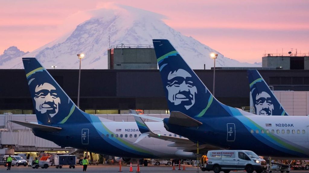 Alaska Airlines cancela más de 120 vuelos y advierte sobre interrupciones el fin de semana - KIRO 7 News Seattle