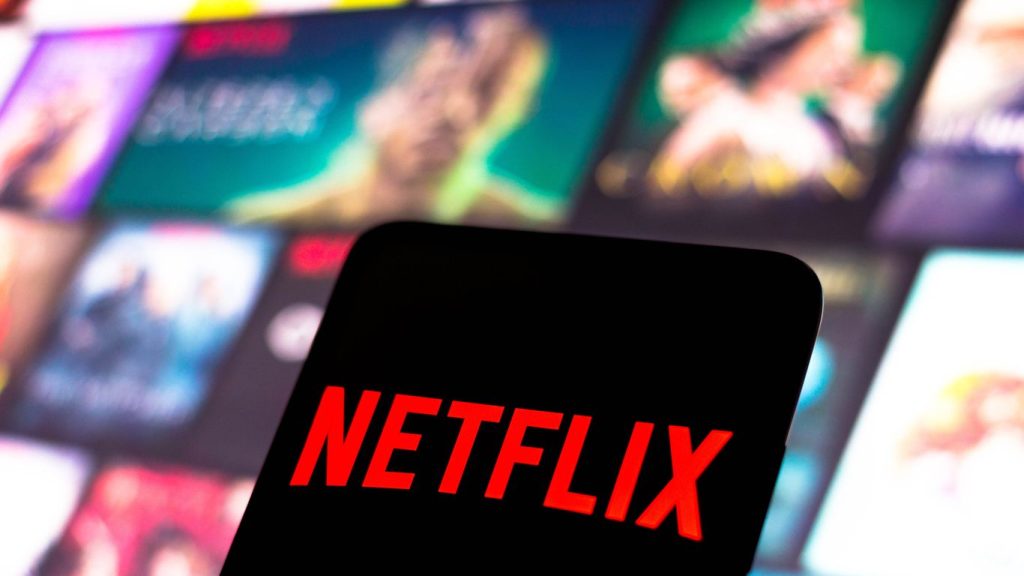Las acciones de Netflix cayeron después de perder su primer suscriptor en una década