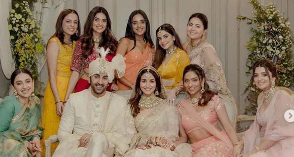 Las nuevas fotos de Ranbir Kapoor y Alia Bhatt con las damas de honor de una boda llena de diversión, risas y amor