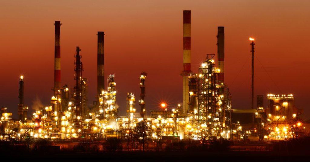 Los precios del petróleo suben a medida que aumentan los apagones en Libia Preocupaciones rusas por el suministro