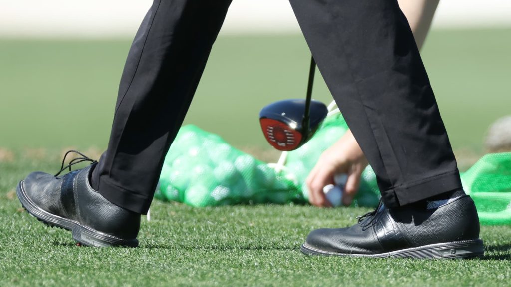 Tiger Woods apareció en Augusta National con zapatos de golf FootJoy, no Nike