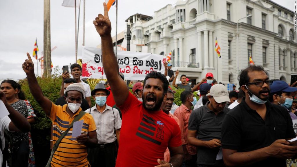 El primer ministro informa al país afectado de la crisis en Sri Lanka