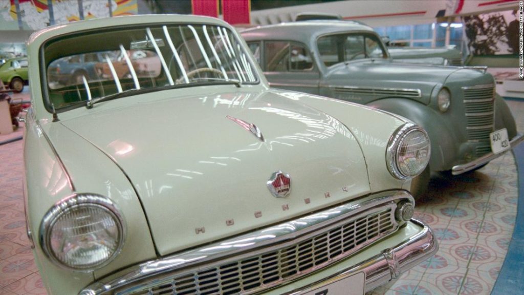 Rusia necesita automóviles, por lo que está reiniciando esta marca de la era soviética