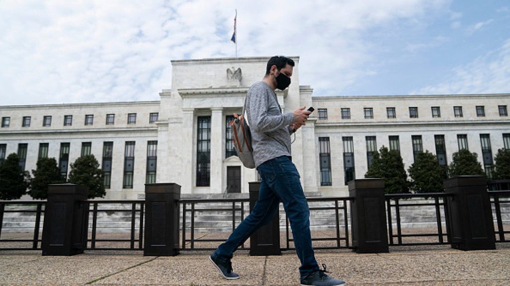 La economía de EE. UU. puede estar encaminándose a una recesión, advierte el economista: "probabilidades del 100%" de una desaceleración global