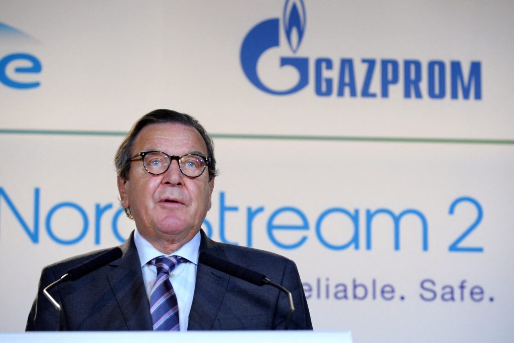 Gerhard Schroeder despojado de privilegios por no renunciar a Rosneft