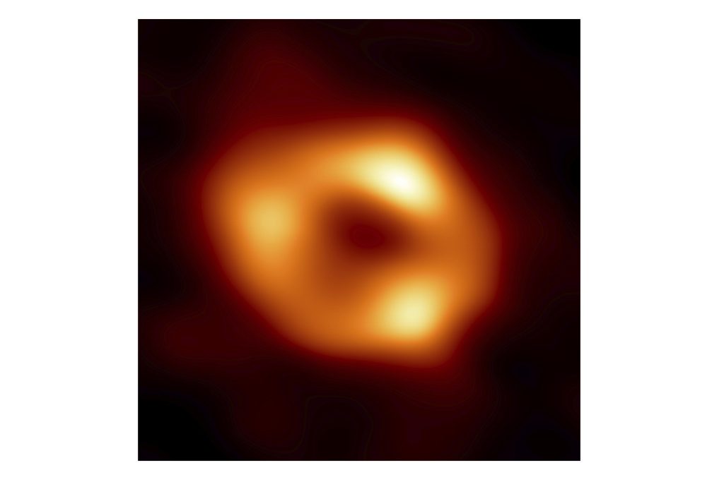 La primera imagen fue tomada de un agujero negro en el centro de la Vía Láctea.
