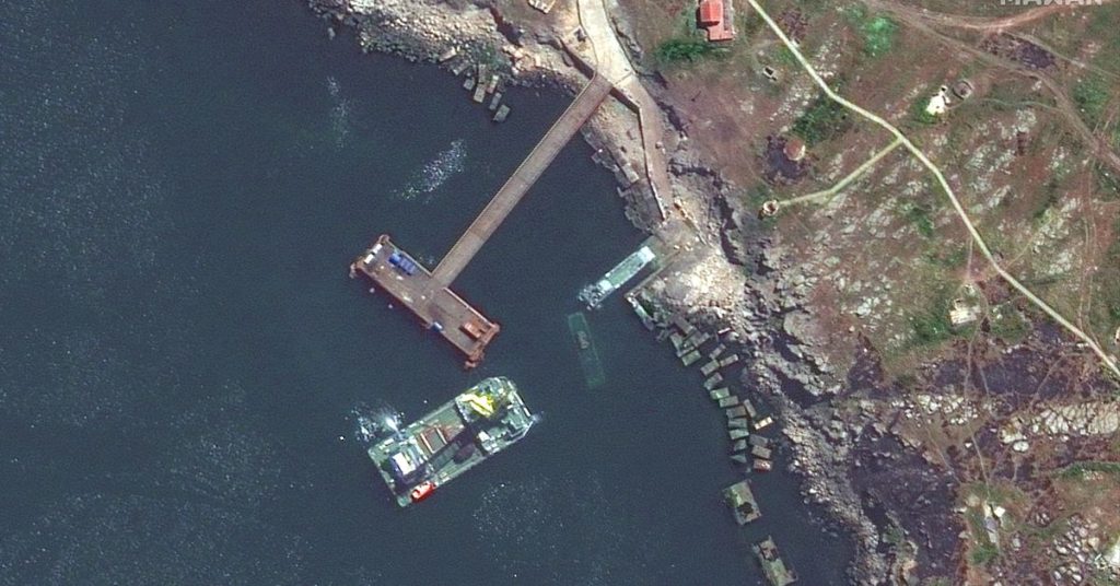 Ucrania dice que dañó un barco ruso y está tratando de evacuar a los combatientes heridos de Mariupol