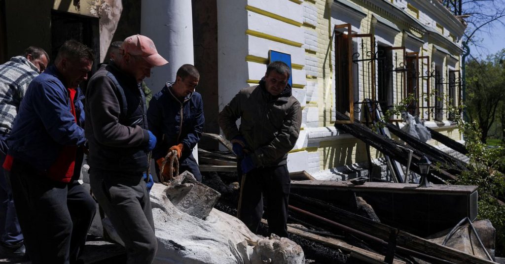 Zelensky de Ucrania "silencio" después de que un bombardeo destruyera un museo dedicado al poeta