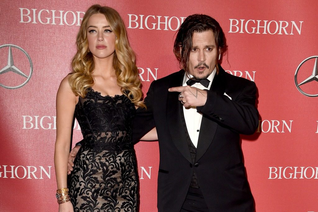 Los actores Amber Heard (izquierda) y Johnny Depp asisten a la 27ª Ceremonia de entrega de premios del Festival Internacional de Cine de Palm Springs en el Centro de Convenciones de Palm Springs el 2 de enero de 2016 en Palm Springs, California.  