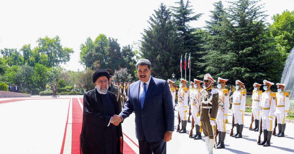 Bajo sanciones de EE.UU., Irán y Venezuela firman plan de cooperación de 20 años