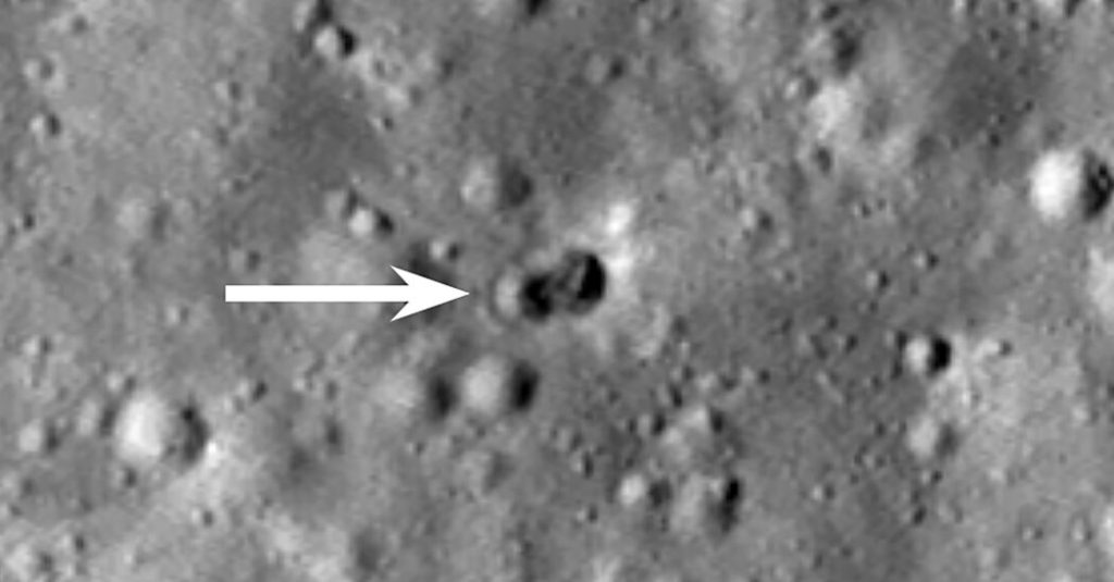 Encontraron dos nuevos cráteres en la superficie de la luna y descubrieron un nuevo misterio
