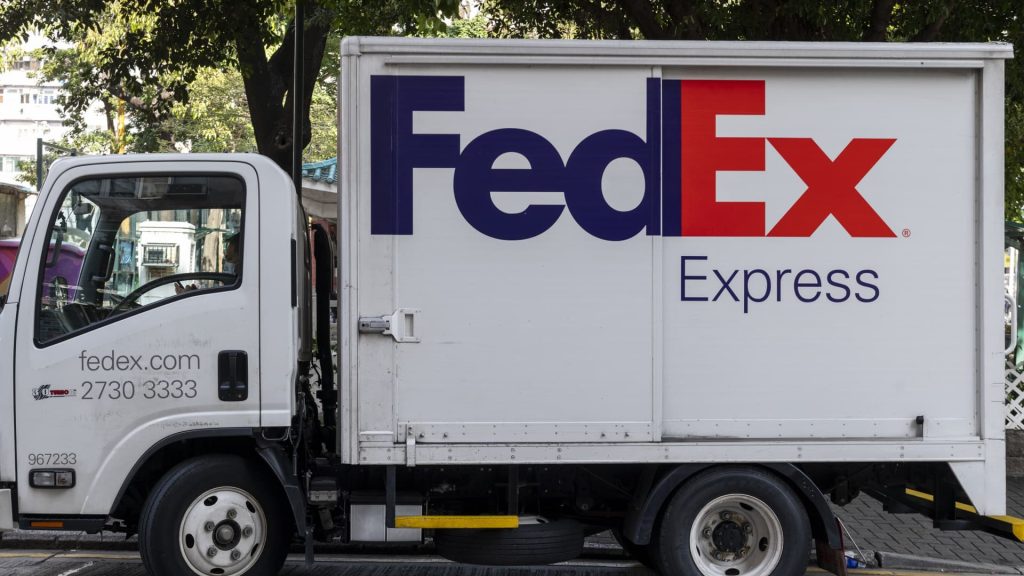 Jim Kramer dice que los inversores pueden hacerlo "mucho peor" que FedEx aquí