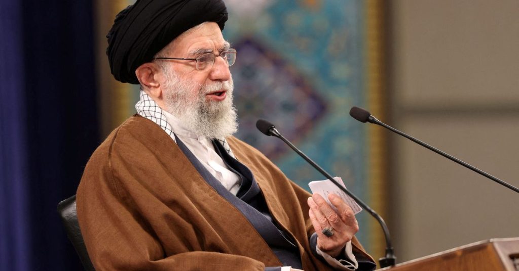 Khamenei culpa de los disturbios de Irán a los "enemigos" por derrocar a la República Islámica