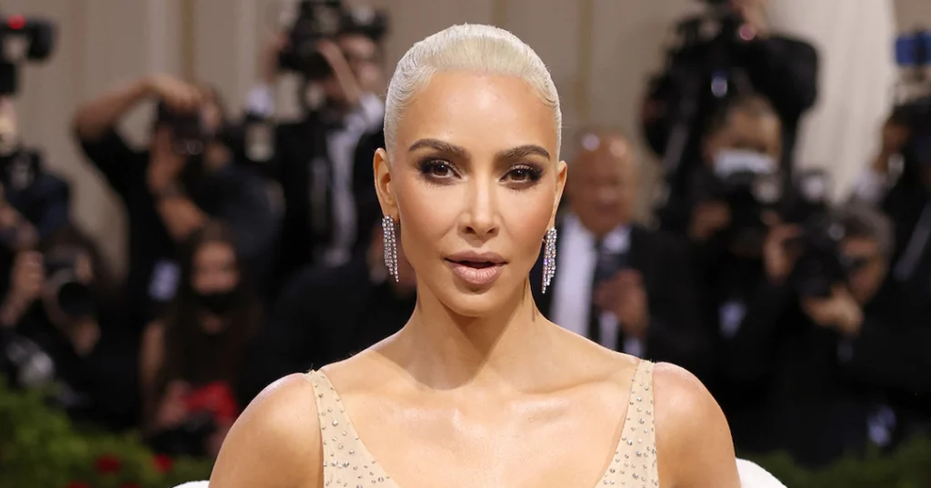 Kim Kardashian responde a la demanda de marca SKKN