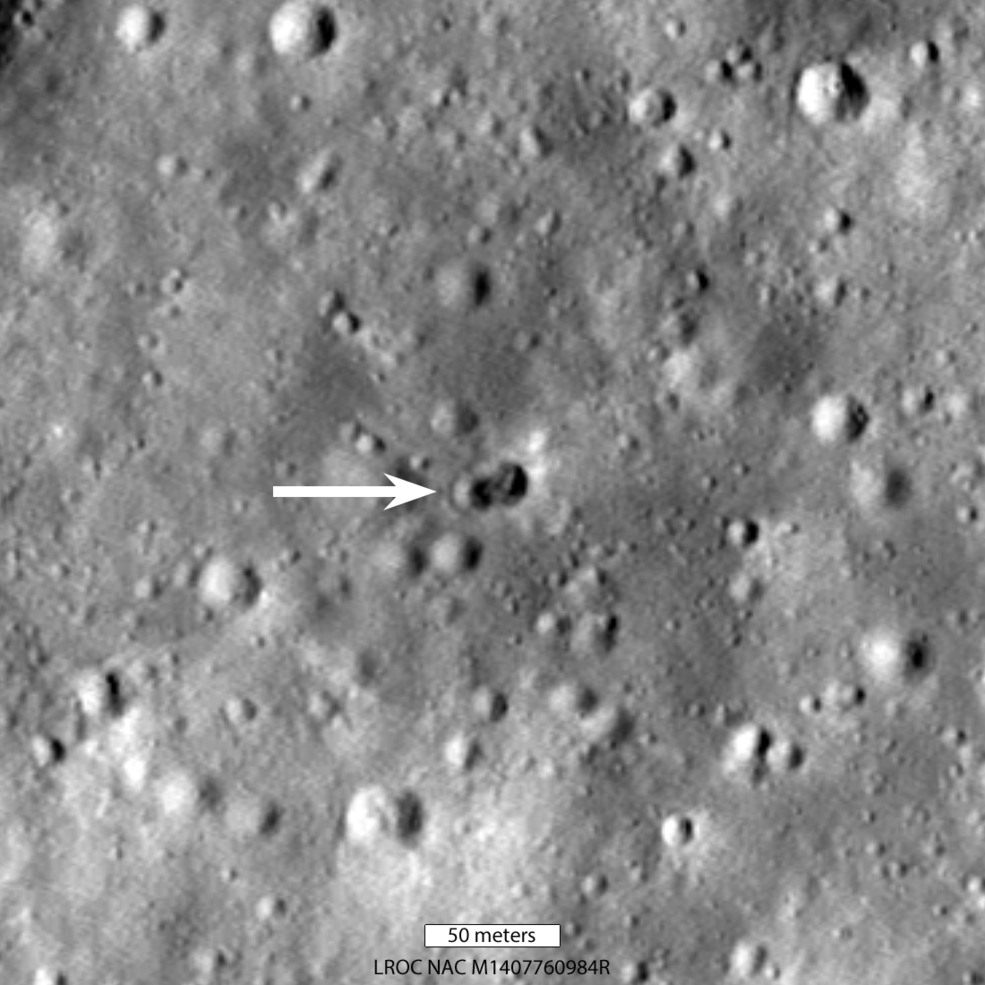 La NASA dijo que el misterioso cohete que chocó con la luna detrás de dos cráteres