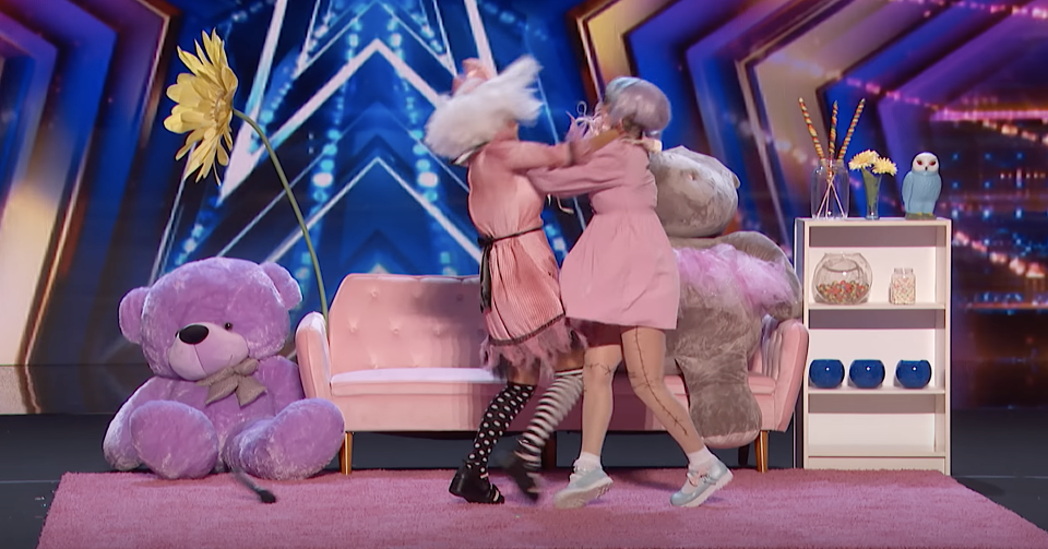 Duo Rag Dolls explota en las diferencias creativas en America's Got Talent.  (Foto: NBC)
