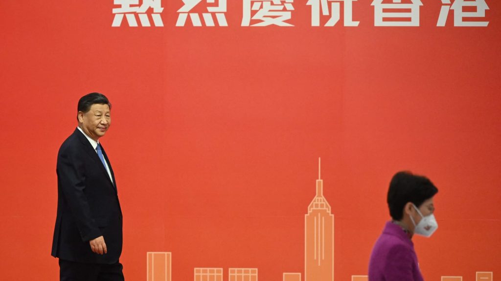 Xi llega a Hong Kong en su primer viaje fuera del continente desde la epidemia