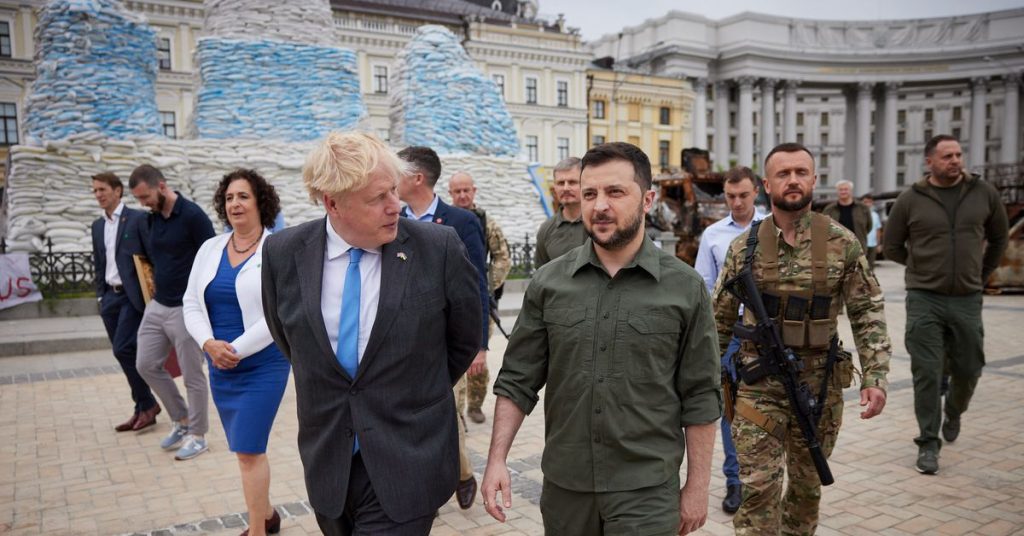 Zelensky promete que Ucrania ganará, Boris Johnson promete apoyo duradero