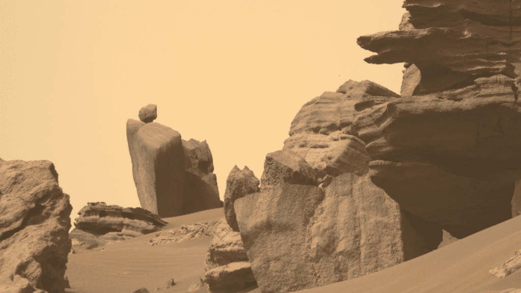 ¿Qué es esta extraña roca equilibrada en Marte?