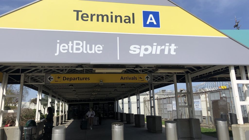 JetBlue acordó comprar Spirit en un acuerdo de $ 3.8 mil millones para crear la quinta aerolínea más grande de EE. UU.