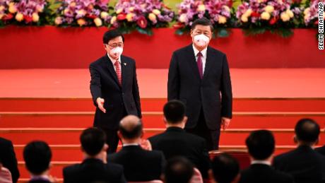 Xi Jinping aplastó a la oposición de Hong Kong.  Ahora afirma que la entrega a China representa 