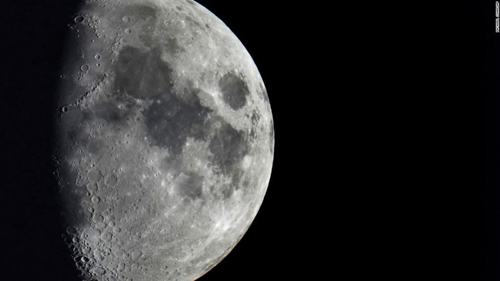 Partes de la luna pueden proporcionar temperaturas adecuadas para los humanos