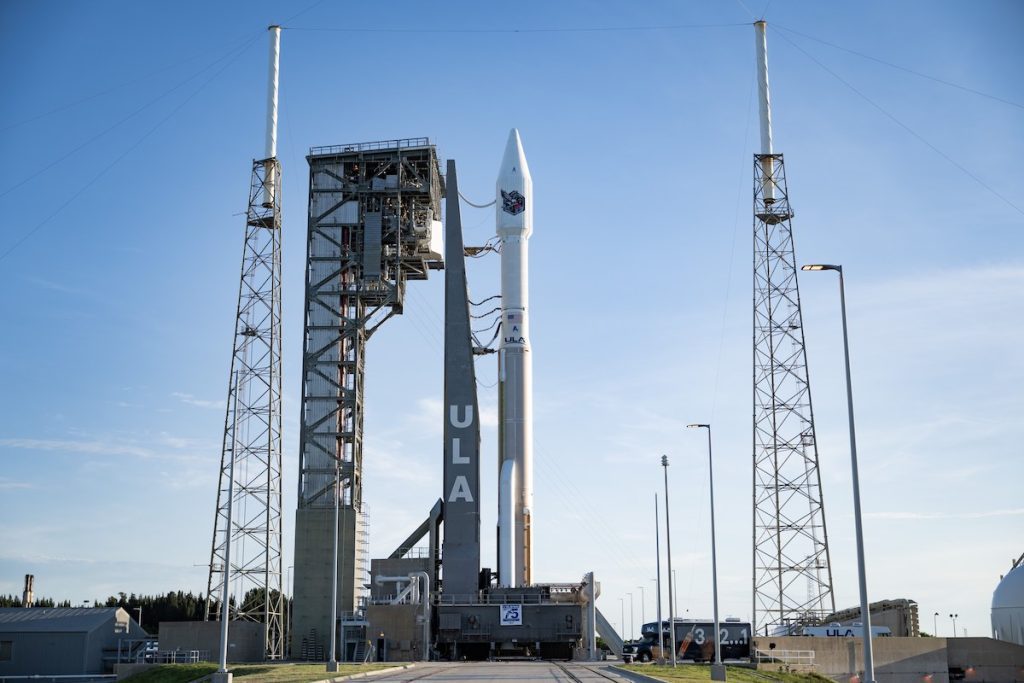 El cohete Atlas 5 despega de Cabo Cañaveral al amanecer - Spaceflight Now