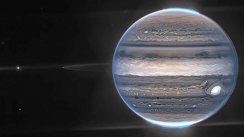 Imagen: Nuevas imágenes web de Júpiter resaltan las características del planeta, incluida la turbulenta Gran Mancha Roja.  Aquí, está fotografiado en el espacio en color realzado, en una imagen compuesta publicada por la NASA.