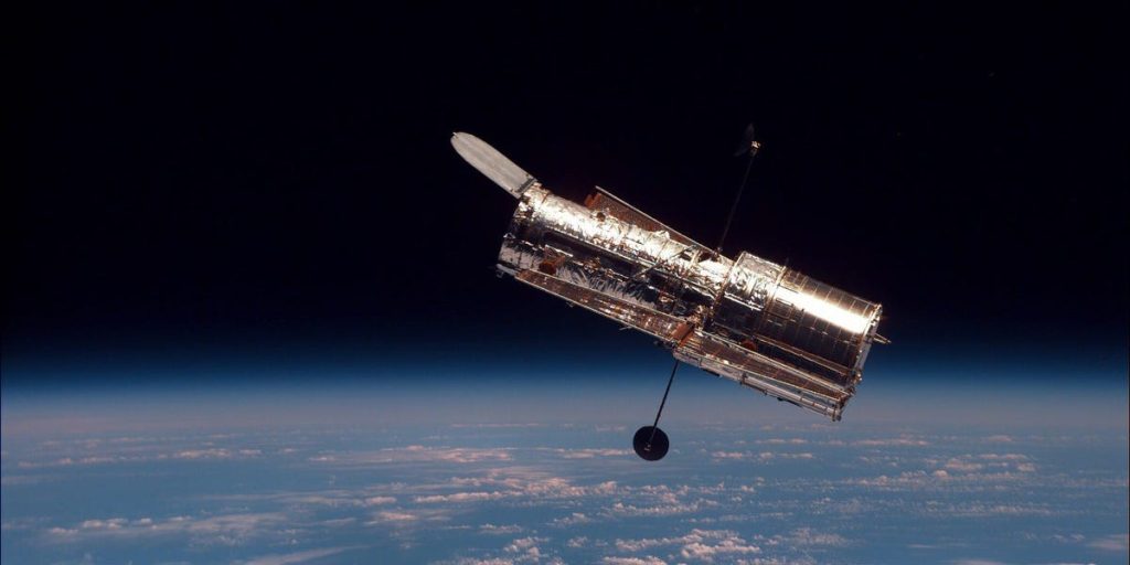 El Hubble aún cumple con las primeras imágenes del universo capturadas por el telescopio James Webb
