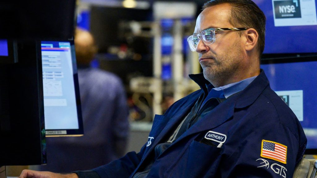 El Dow Jones cerró a la baja el miércoles para poner fin a una racha ganadora de 5 días, y Wall Street estudia nuevos datos minoristas