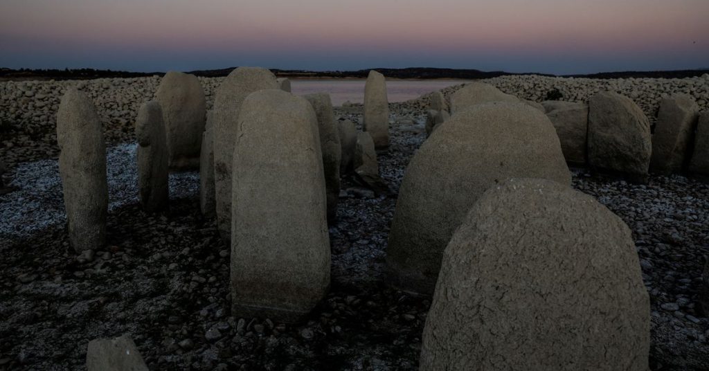 El 'Stonehenge español' emerge de una presa afectada por la sequía