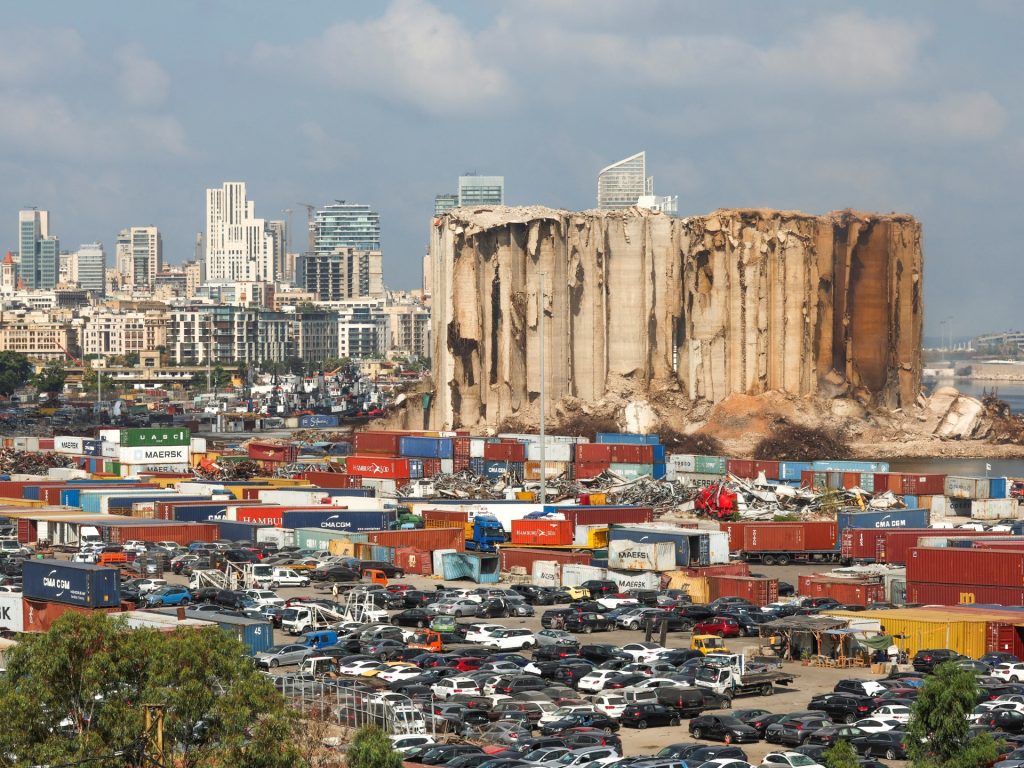 El derrumbe de un nuevo silo en el puerto de Beirut repite la conmoción provocada por la explosión |  Noticias