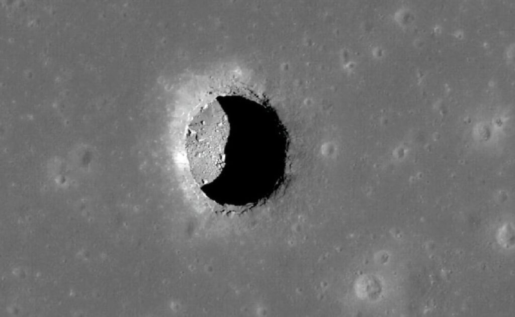 Los científicos han descubierto que es "clima Sitrah" en la superficie de la luna en algunos lugares