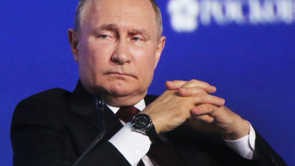 Putin afirma que EEUU quiere "prolongar" la guerra en Ucrania