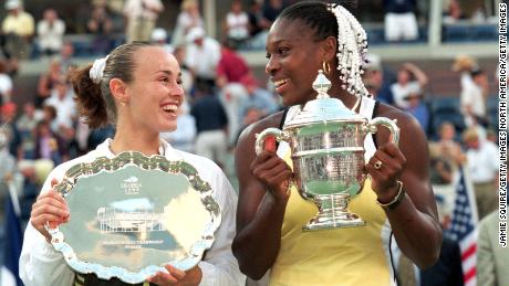 Serena Williams derrotó a Martina Hingis en la final del US Open de 1999 para ganar su primer título de Grand Slam.