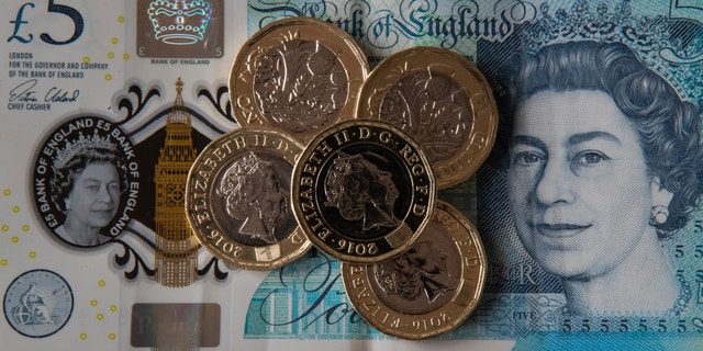 La imagen de la reina Isabel en los billetes y monedas del Banco de Inglaterra.
