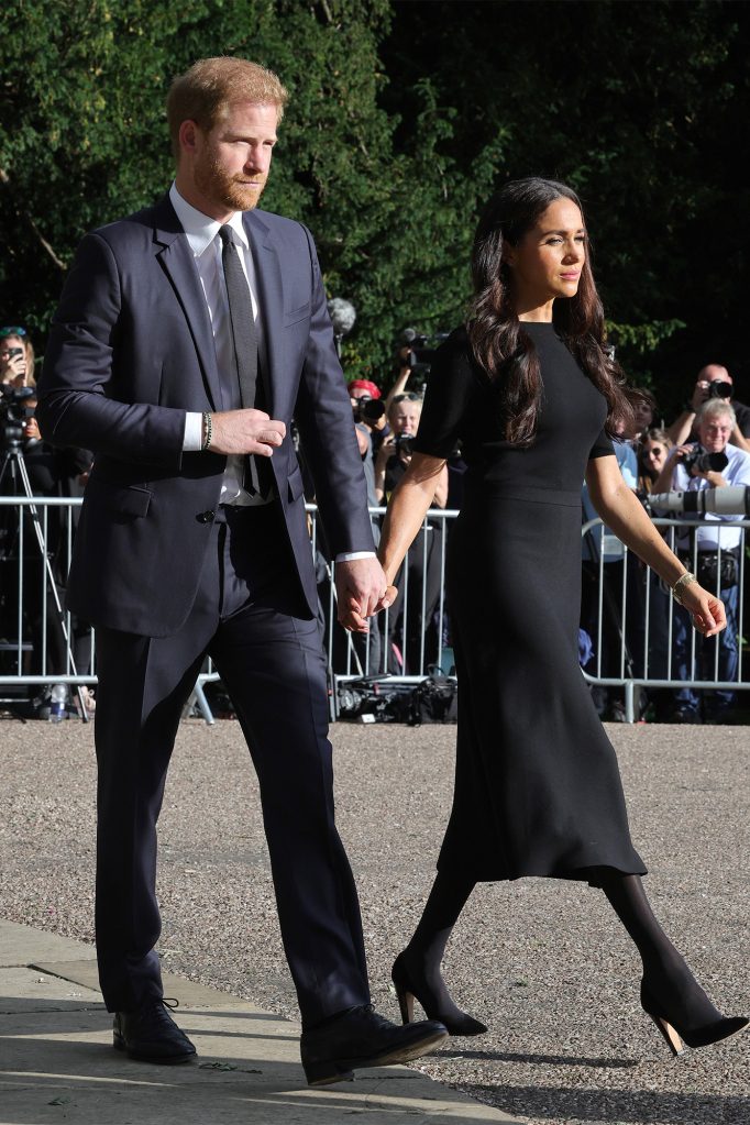 El príncipe Harry y Meghan Markle parecen llegar una hora tarde a su aparición programada en el Castillo de Windsor, según Daisy McAndrew.